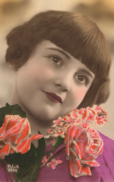 Ritratto di una giovane ragazza con fiori da European Photographer