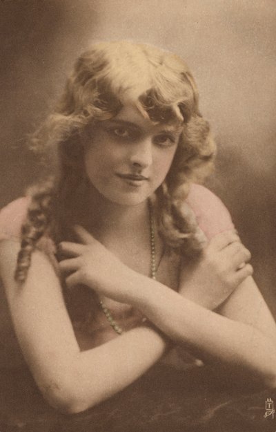 Ritratto di una giovane donna da European Photographer