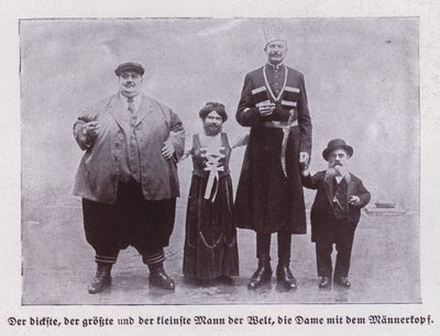 Gli uomini più grassi, più alti e più bassi del mondo, e una donna barbuta (foto in b/n) da European Photographer