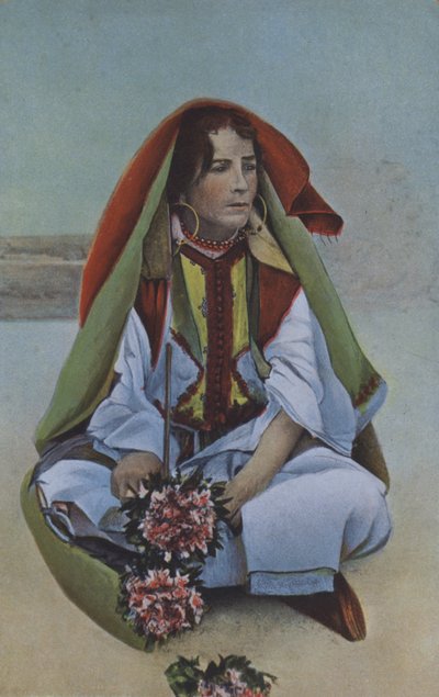 Donna in costume tradizionale, forse Nord Africa da European Photographer