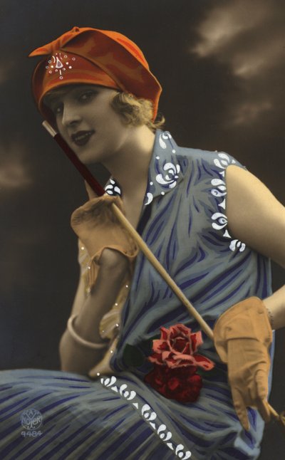 Ragazza con bastone in mano (foto a colori) da European School