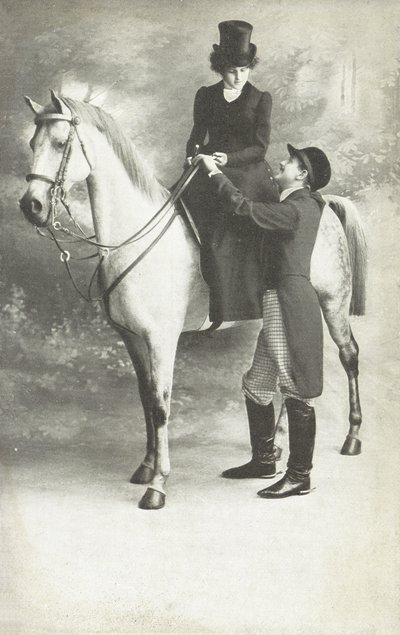 Donna e uomo in abito da equitazione (foto b/n) da European School