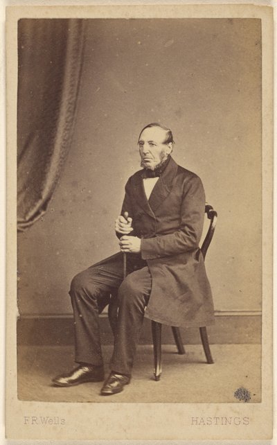 [Uomo anziano non identificato con barba e senza baffi, seduto]. da F.R. Wells