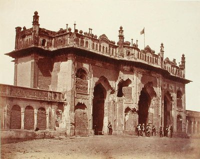 Un portale a Lucknow da Felice Beato