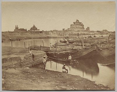Ponte di barche sul fiume Gumti vicino al Chattar Manzil e Fusseed Bakah o Vecchio Palazzo da Felice A. Beato