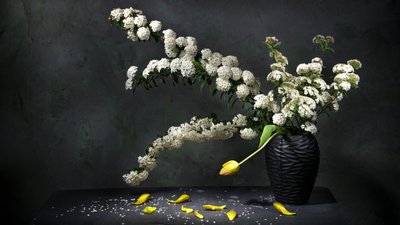 Elegante natura morta floreale da Felice Angelino