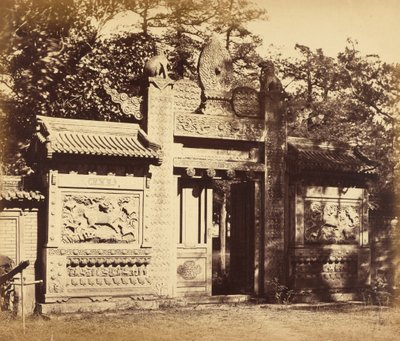 Esterno del deposito della tomba, vicino a Pechino, ottobre 1860 da Felice Beato