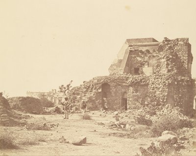 Osservatorio e Batteria con la Casa di Hindoo Rao in Lontananza da Felice Beato