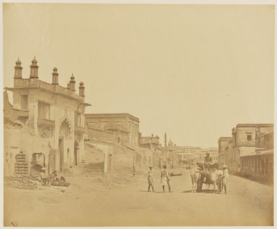 [Strada in cui il generale Sir Henry Havelock entrò nella residenza]. da Felice Beato
