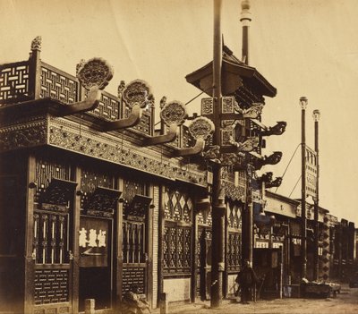 Negozi e strada, città cinese di Pechino, ottobre 1860 da Felice Beato