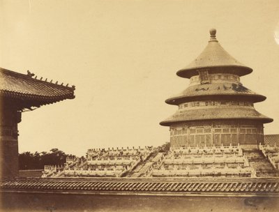 Il Tempio del Cielo dal luogo in cui vengono bruciati i sacerdoti nella città cinese di Pekin. Ottobre 1860 da Felice Beato