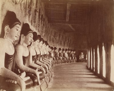 I Quarantanove Gautama nel Tempio di Sagaing da Felice Beato