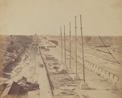 Cima del muro dalla Porta Anting, Pechino, presa in possesso dalle truppe inglesi e francesi, ottobre 1860 da Felice Beato