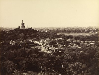 [Veduta dei giardini e del tempio buddista di Pechino]. da Felice Beato