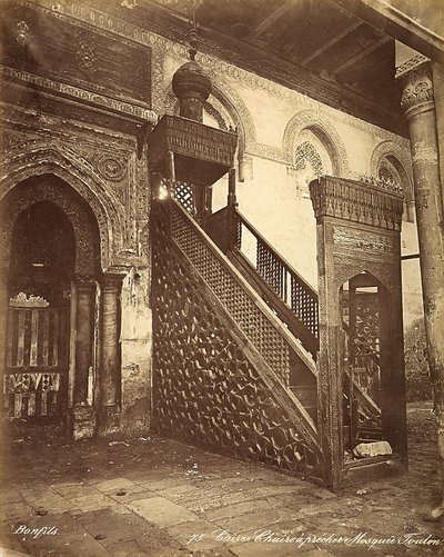 Il minbar, antico seggio ligneo, custodito nella Moschea di Ibn Tulun al Cairo, Egitto da Félix Bonfils
