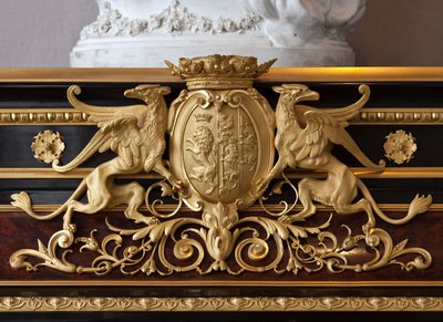 (dettaglio) di un mobile decorato con lo stemma della famiglia Brignole Sale da ebanista Guillaume Grohe dopo un disegno di Felix Duban (Appartamenti di Maria Brignole Sale De Ferrari, Duchessa di Galliera) da Felix Louis Jacques Duban