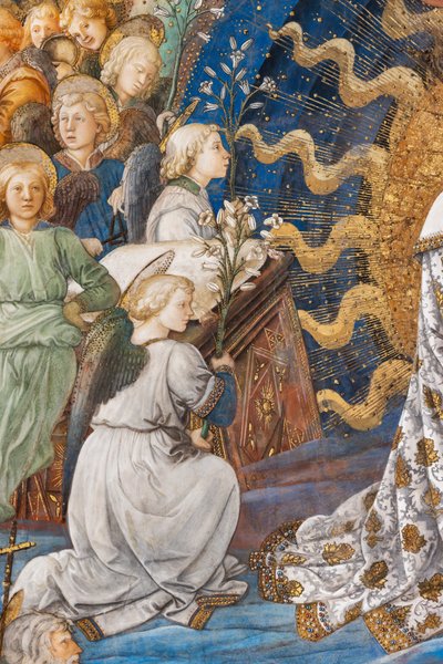 Angeli che tengono gigli, fiori simbolo di purezza, dettaglio dell