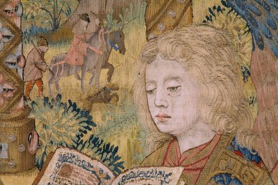 Arazzo fiammingo. La Vergine con il Bambino e angeli. Ca 1500 da Flemish School