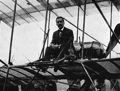 Il primo pilota britannico a battere un record mondiale: Capitano Bertram Dickson, 1910 1933 da Flight Photo