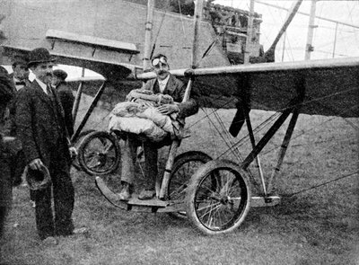 Il primo lancio con paracadute da un aeroplano in Inghilterra, 1914-1934 da Flight Photo