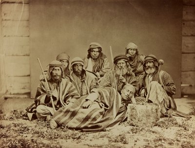Album Damas et Baalbek: gruppo di siriani indigeni in abiti tradizionali da Félix Bonfils