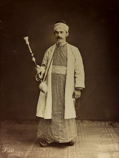Album Damas et Baalbek: ritratto di un uomo con narghilè da Félix Bonfils