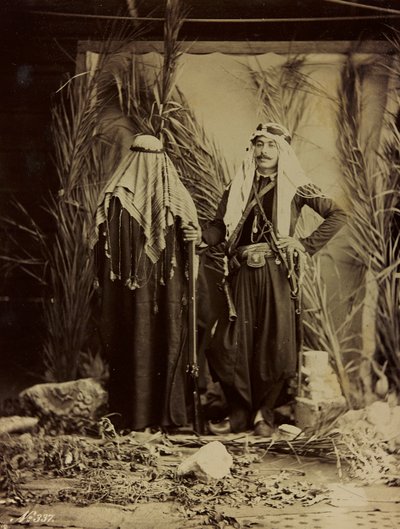 Album Damas et Baalbek: coppia siriana in abiti tradizionali da Félix Bonfils