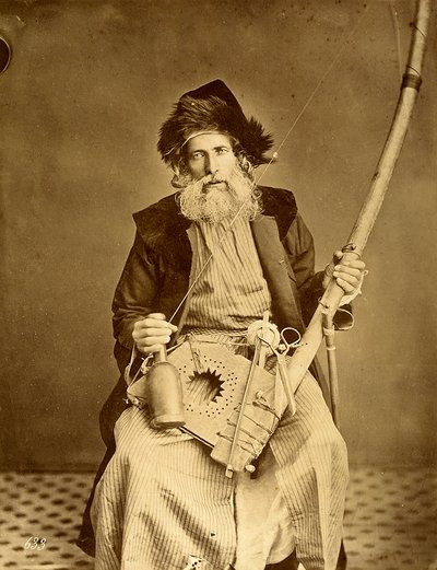 Cardatore libanese con gli strumenti del suo mestiere da Félix Bonfils