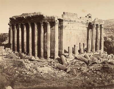 Il Tempio di Bacco, nella zona archeologica di Heliopolis o Baalbek, antica città siriana, ora Libano da Félix Bonfils