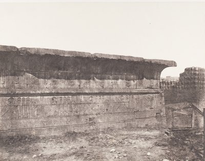 Esneh Latopolis, Costruzione Insabbiata - Parete Esterna - Cornice da Félix Teynard