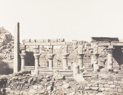 Ile de Fileh Philæ, edificio del Sud e parte della colonnata occidentale da Félix Teynard