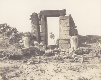 Karnak Tebe, Primo Pilone - Rovine della Porta e dei Colossi, 1851-52, stampato 1853-54 da Félix Teynard