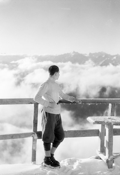 Un uomo guarda il panorama, Val d