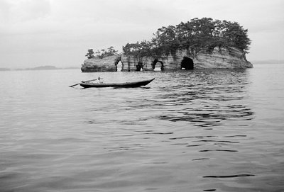 Tra le isole di Matsushima, vicino a Sendai da Fosco Maraini