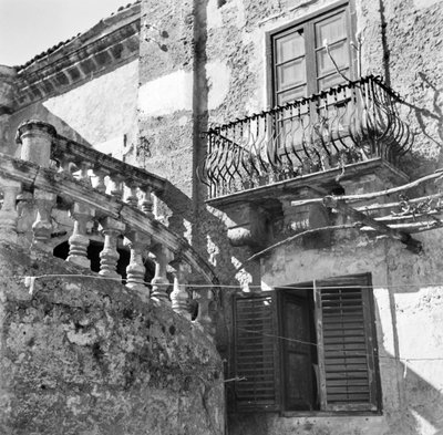 Facciata di una villa a Palermo da Fosco Maraini