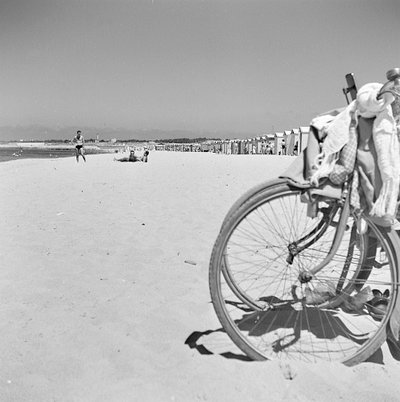 Vista di una spiaggia in Sicilia da Fosco Maraini