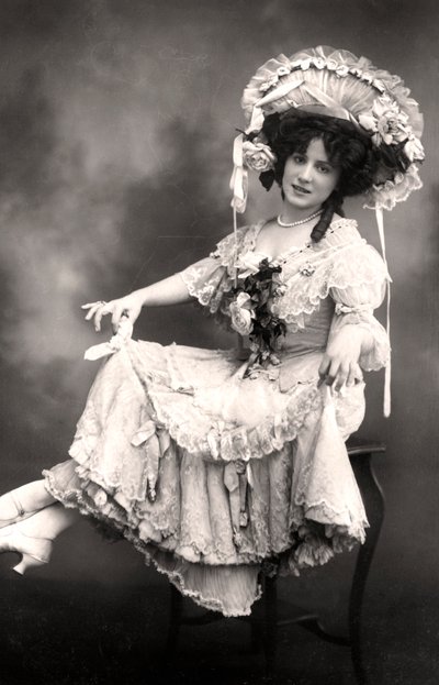 Fanny Dango 1878-1972, cantante e ballerina, inizio XX secolo da Foulsham and Banfield