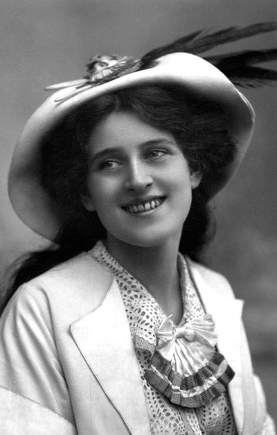 Zena Dare, attrice inglese, 1908 da Foulsham and Banfield