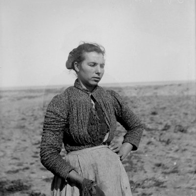 Ritratto di giovane contadino in abiti tradizionali, Abruzzo, Italia, c.1900 da Francesco Paolo Michetti