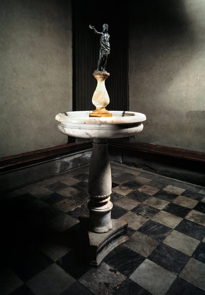 Acquasantiera con statua di San Giovanni Battista da Francesco da Sangallo