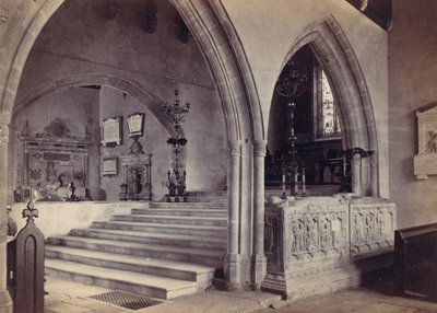 Monumenti e gradini del presbiterio, Chiesa di Tenby, 1870 da Francis Bedford