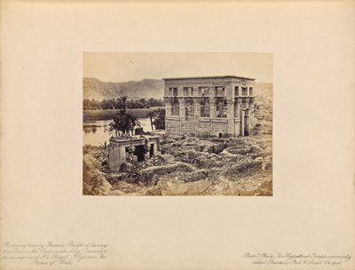 Philæ - Il Tempio Ipaetrale, comunemente chiamato Letto del Faraone, e la piccola Cappella da Francis Bedford