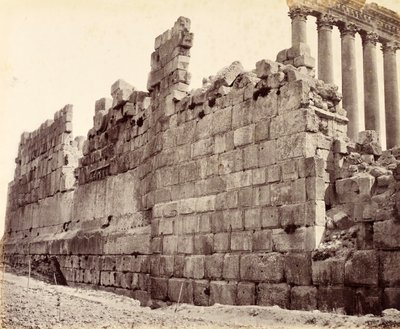 Estremità occidentale del muro esterno del Tempio del Sole, Baalbek da Francis Bedford