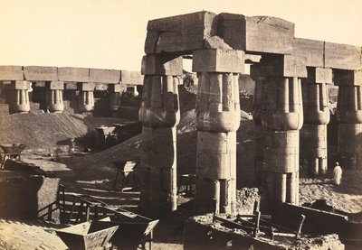 Colonnato del cortile della festa di Amenhotep III nel tempio di Luxor, Egitto da Francis Frith