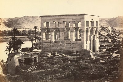 "Egitto e Palestina": padiglione di Traiano nel complesso monumentale di Philae, Isola di Agilkia, dintorni di Assuan, Egitto da Francis Frith