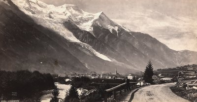 Veduta panoramica di Chamonix-Mont Blanc, in Francia da Francis Frith