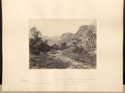 Rephidim, deserto di Paran. Teatro di una battaglia con gli Amaleciti quando Mosè sedeva sulla collina con Aronne e Hur. da Francis Frith