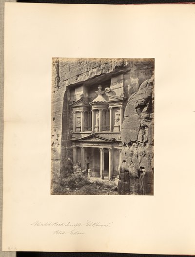 Splendido tempio di roccia, "El Khusne", Petra, Edom da Francis Frith