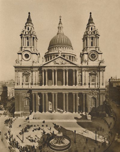 La grande chiesa costruita da Wren sul sito della vecchia St. Paul, c1935 da Frith and Co