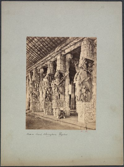Corte dei cavalli di Trichinopoly da Francis Frith and Co.
